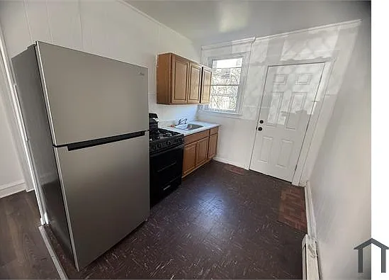 2301 Yelland St — Photo 4