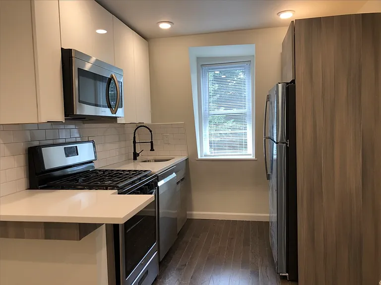 92 Lexington St #3 — Photo 2