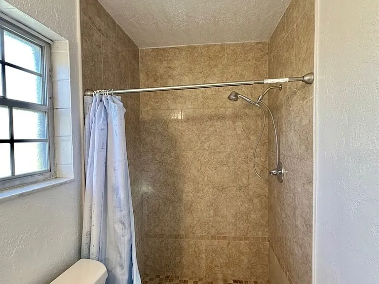 9325 Larette Dr — Photo 11