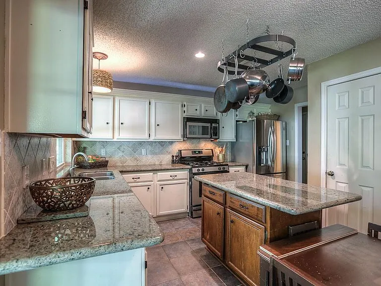 24 Edgewood Forest Ct — Photo 12
