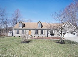 3166 W Schafer Rd, Pinckney, MI 48169