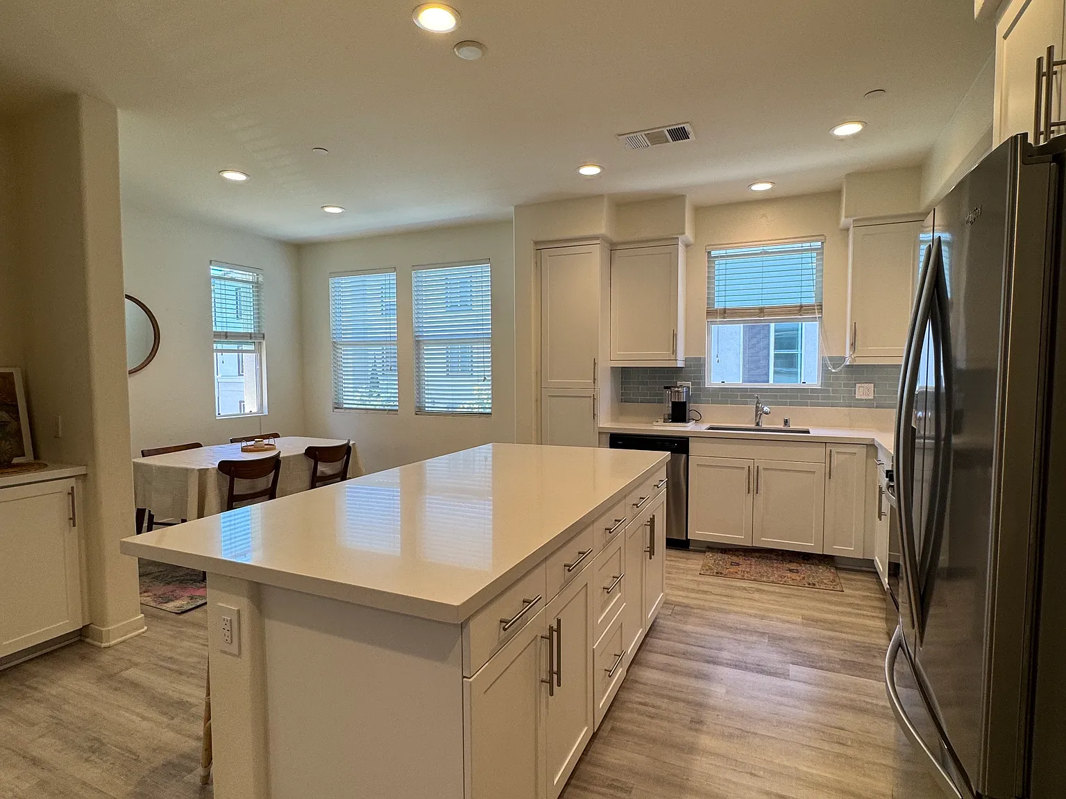 2 bed, 1233 sqft, $3,400 — Photo 4