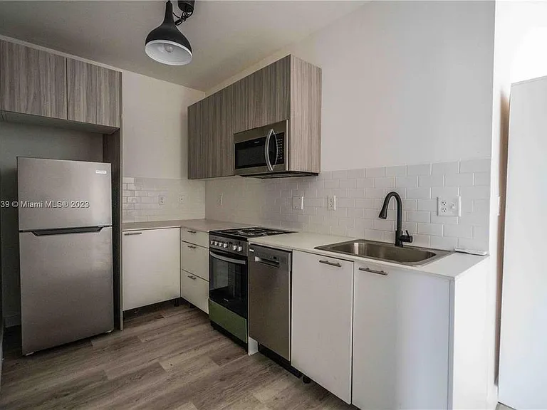 1561 Jefferson Ave #5 — Photo 8