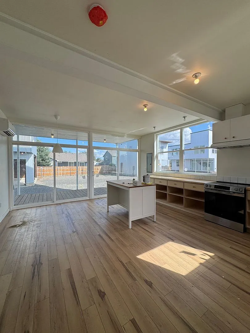 Bright 3BR/3BA with Soaring Ceilings & Large Windows — Photo 3