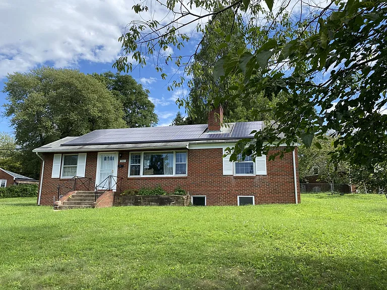 3301 Gumwood Dr — Photo 2