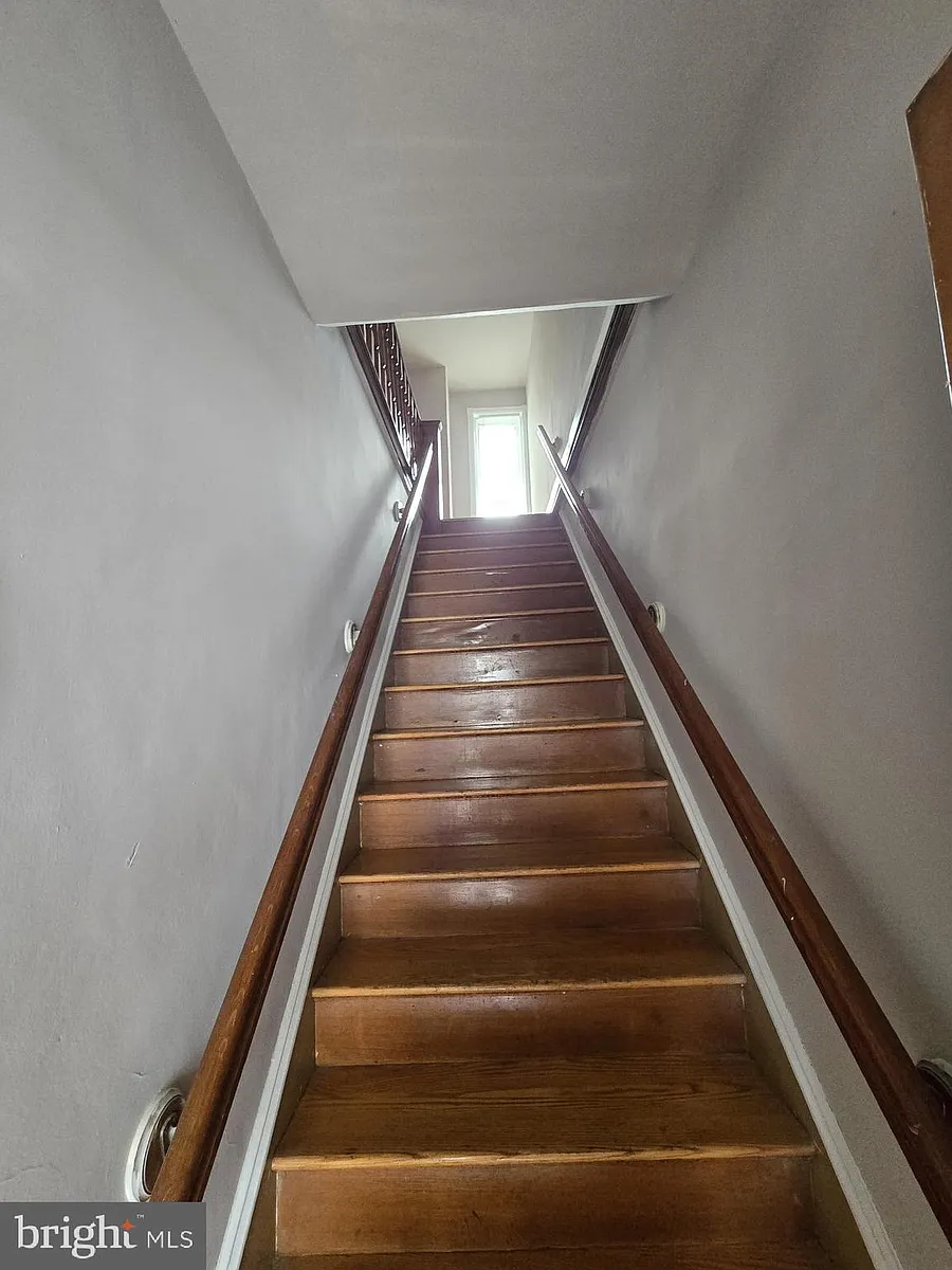 Building Photo - 5709 Leonard St #2