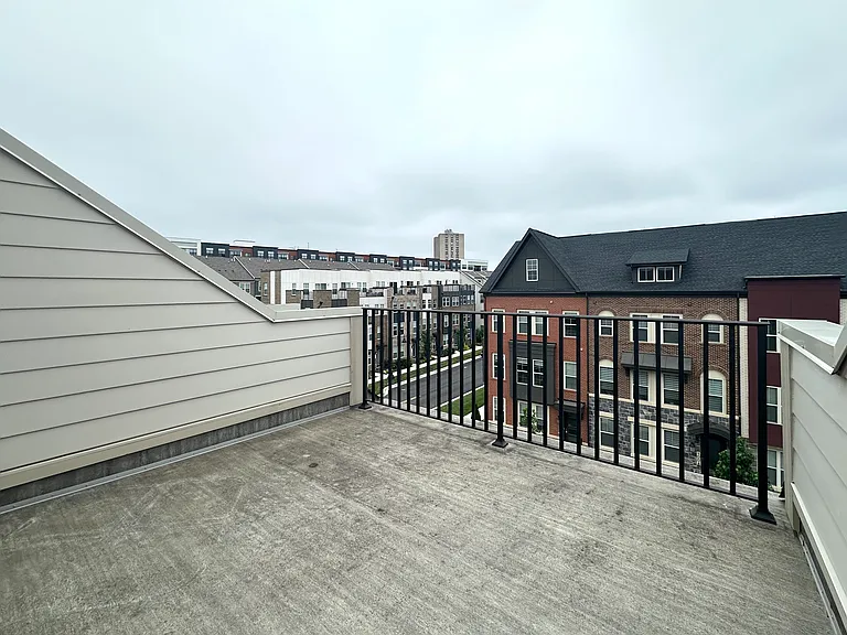 1009 Rockwell Ave — Photo 40