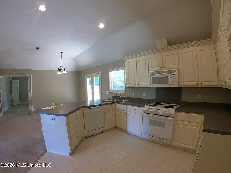 124 Hunters Row — Photo 22