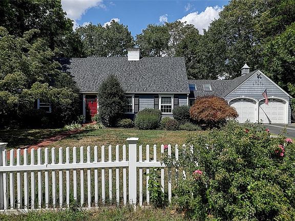 3rd image of 92 Governor Bradford Dr