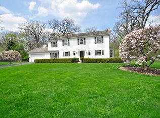 810 Green Briar Ln, Lake Forest, IL 60045