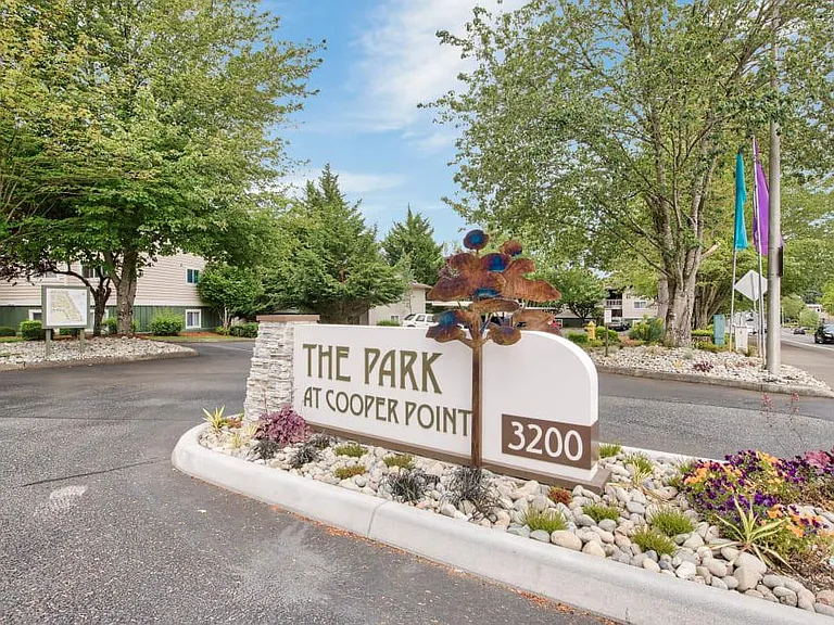 The Park at Cooper Point Apartments — Photo 6