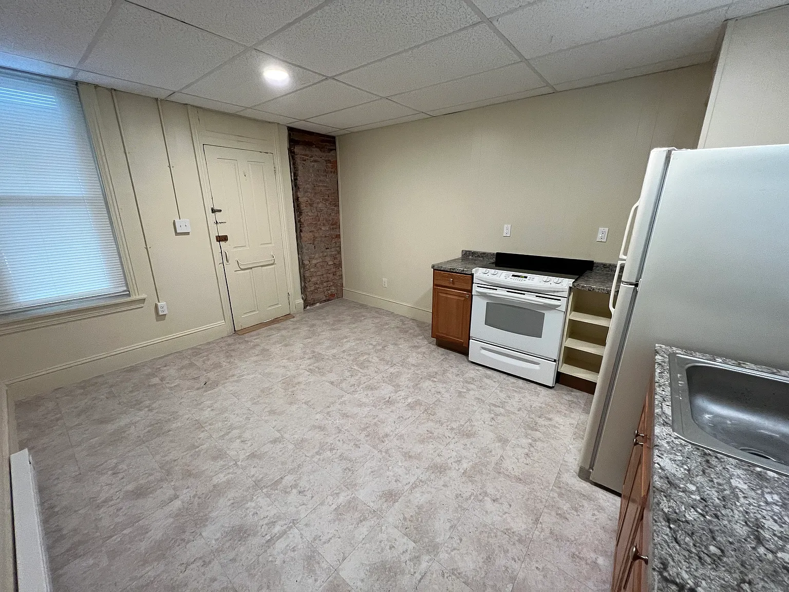 253 N York Street — Photo 2
