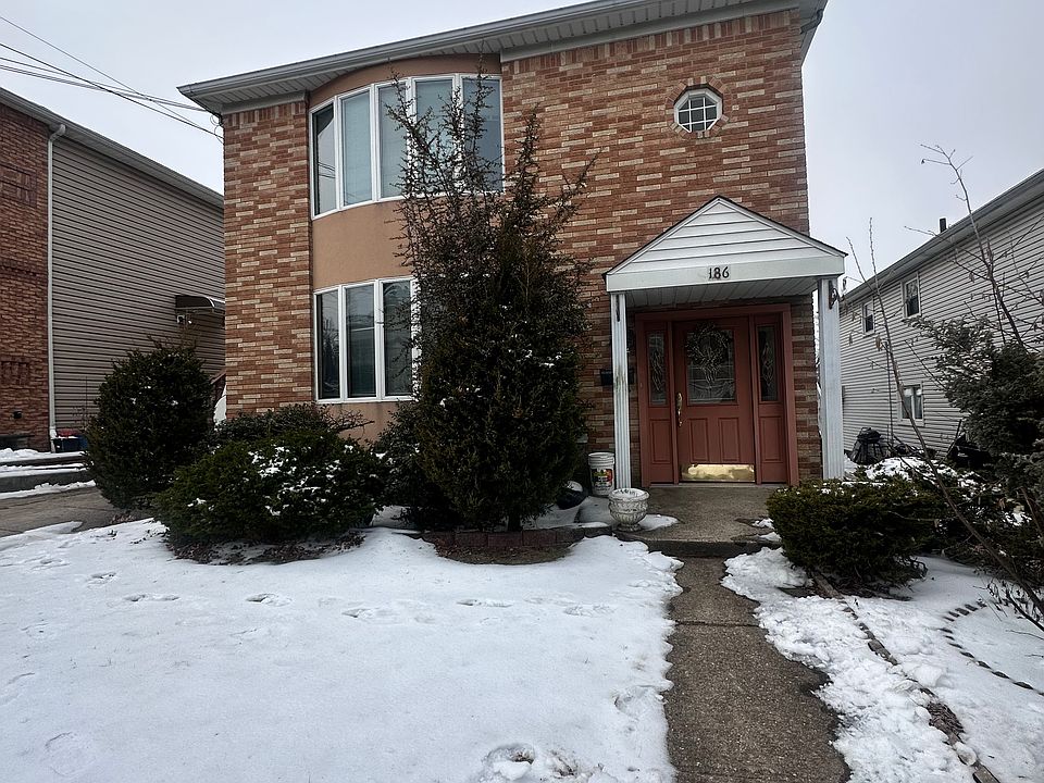 1st image of 186 Melba St #1