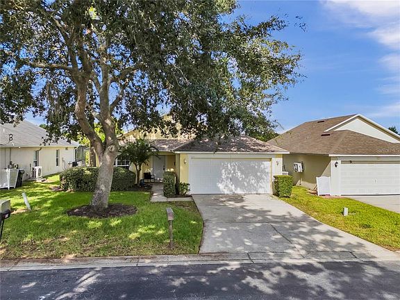 3rd image of 324 CASTERTON CIRCLE