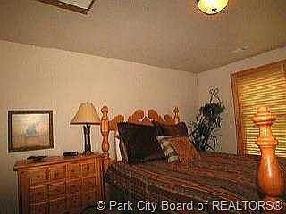 2nd image of 1372 Woodside Ave
