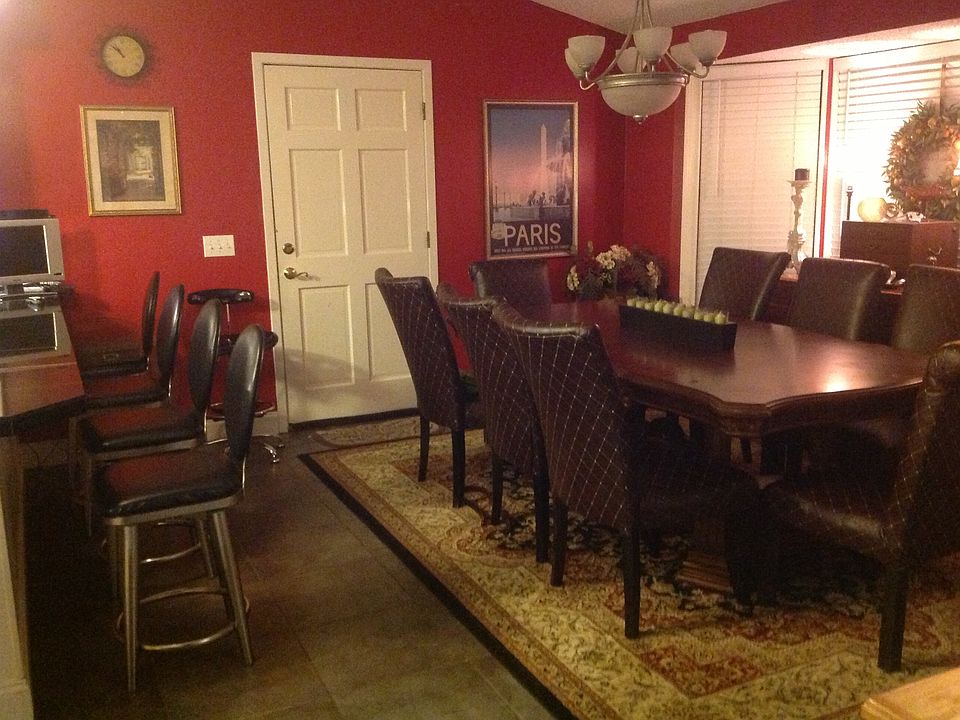 Eat in kitchen