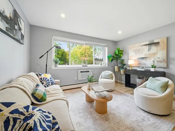 20 Radcliffe Rd APT 209, Allston, MA 02134