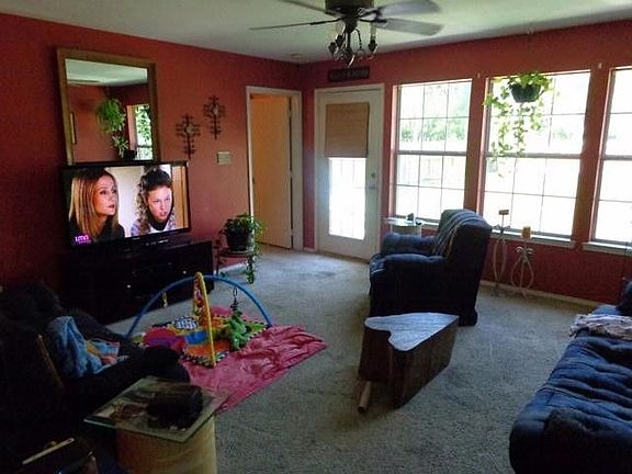5th image of 909 Healy Ave