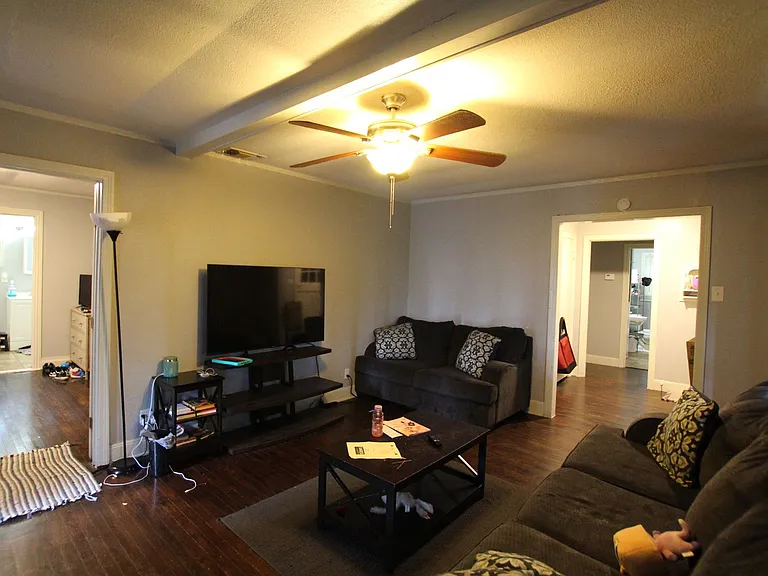 2104 Sunnybrook Dr — Photo 4