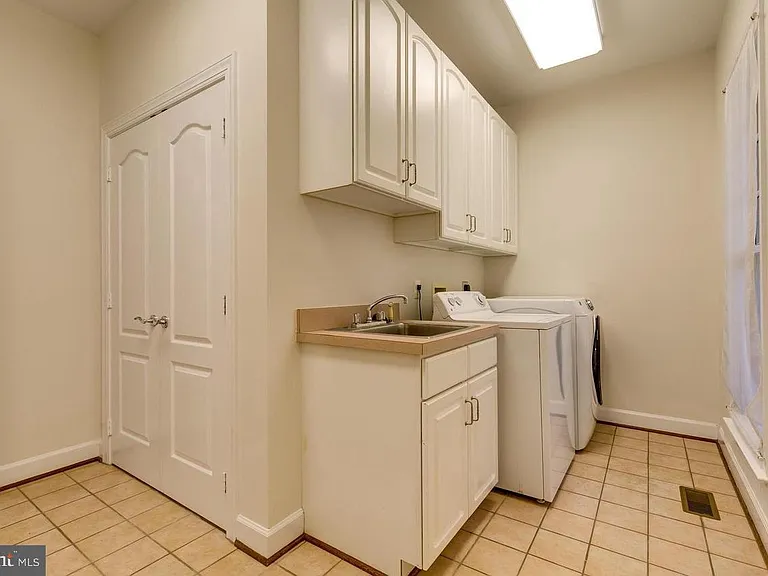 1489 Broadstone Pl — Photo 17