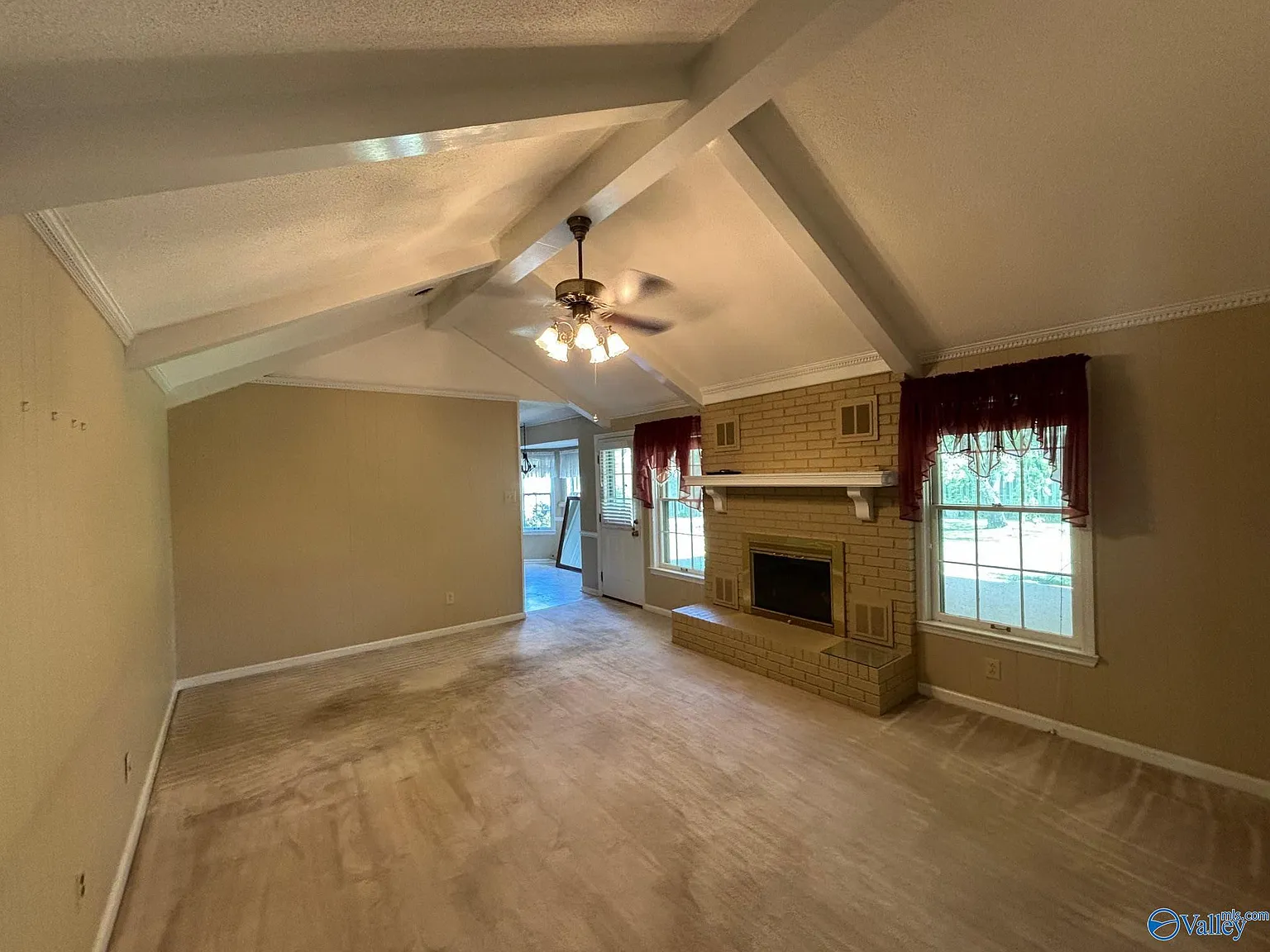 4 bed, 2.0 bath, 1893 sqft, $2,000 — Photo 4