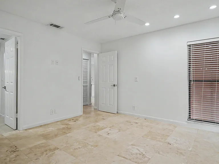 3939 NE 5th Ave #A201 — Photo 14