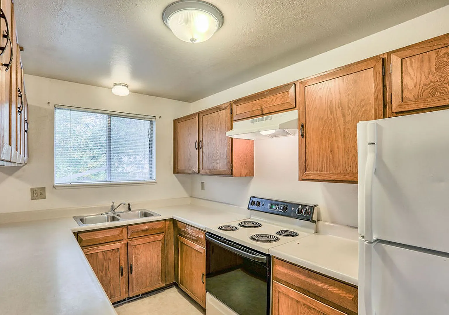 Spacious 4-Bedroom Home in West Fort Collins $400 Move-In Special! — Photo 1