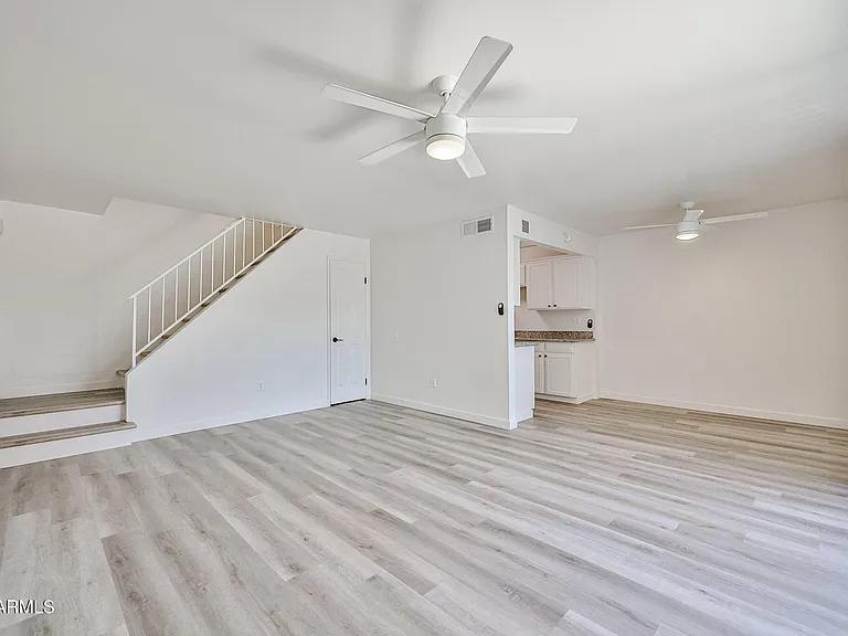 6024 W Golden Ln — Photo 5