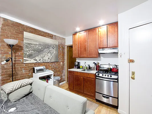 Rented by R New York | media 19