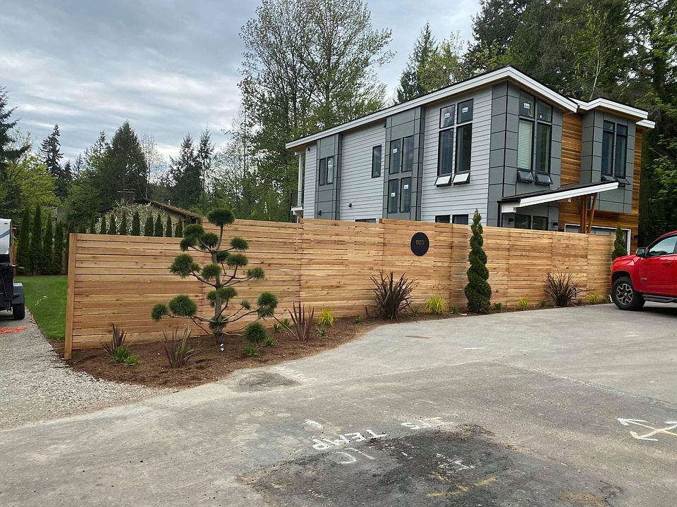1st image of 823 218th Ave NE #B