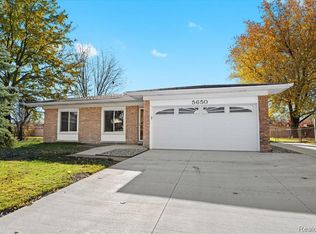 5650 Willow Creek Dr, Canton, MI 48187