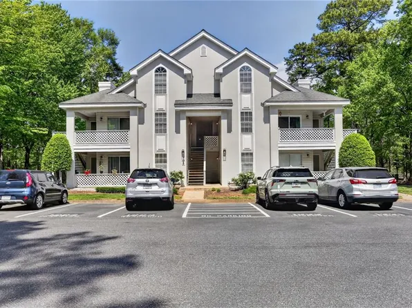 708 Inlet Quay APT B, Chesapeake, VA 23320