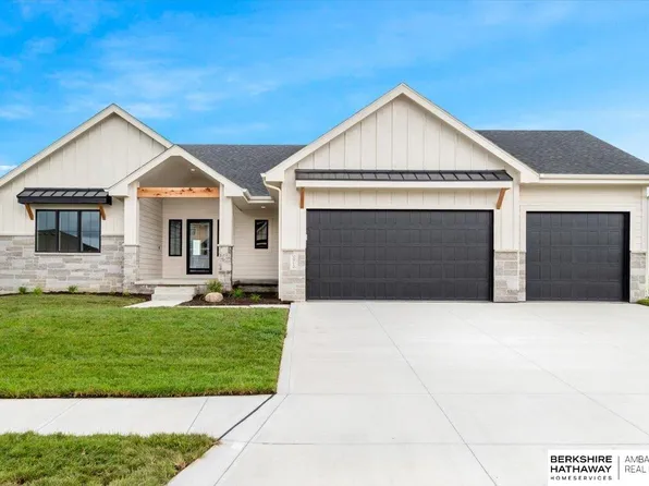 5712 N 198th St, Elkhorn, NE 68022