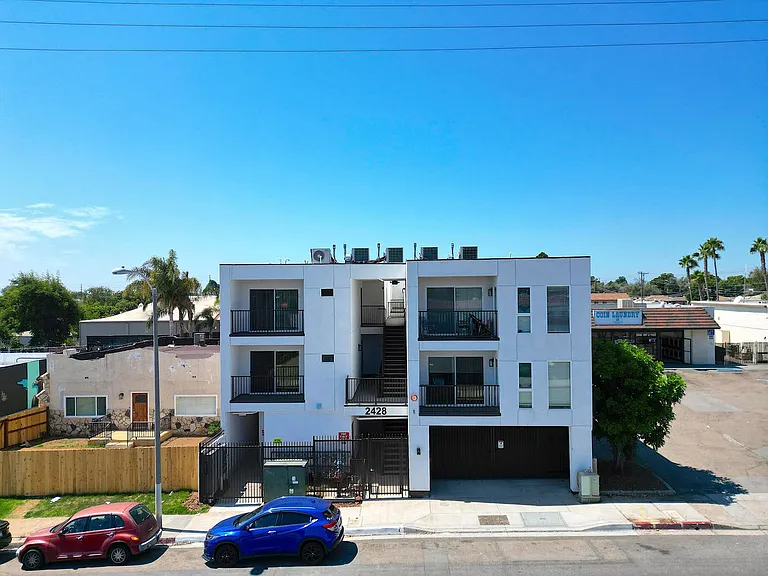 Highland Pacifica Apartments — Photo 17