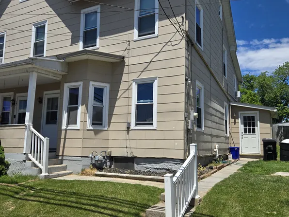 19 E Chestnut St, Nazareth, PA 18064