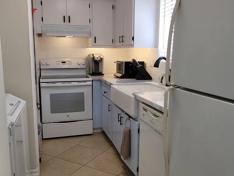 kitchen and laundry privileges (laundry to the left in this image).