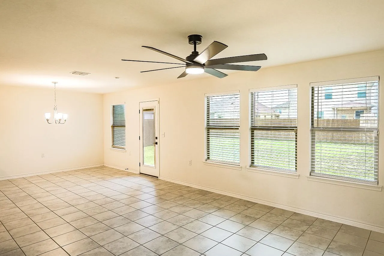 3 bed, 2.0 bath, 1840 sqft, $1,850 — Photo 3