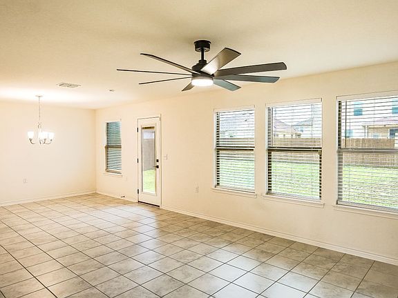 3rd image of 5527 Castle Brook Dr