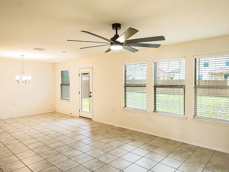 5527 Castle Brook Dr — Photo 3
