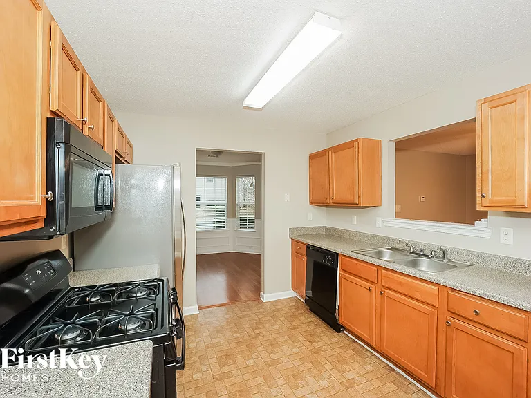 980 Brisley Cir — Photo 6