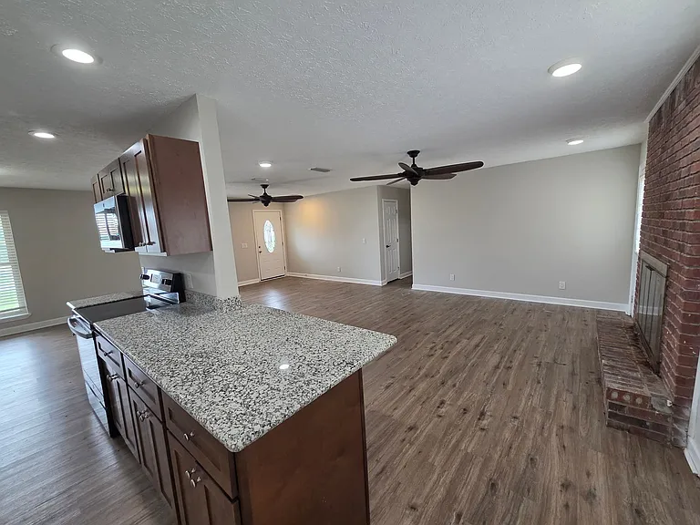 211 Sukoshi Dr — Photo 6