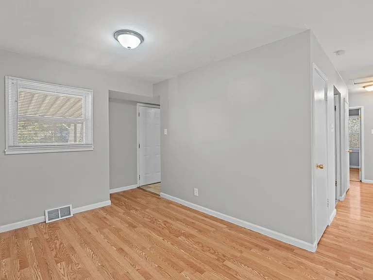 317 Cameron Rd — Photo 6