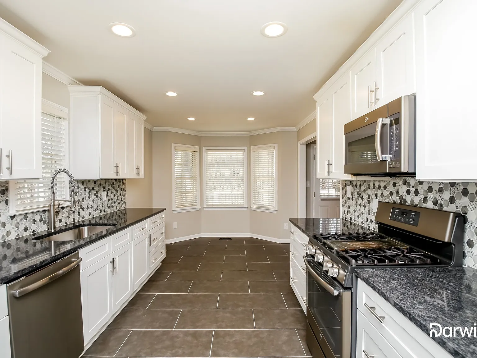 4 bed, 3.0 bath, 2110 sqft, $2,215 — Photo 3