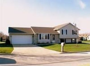 690 N Heatherstone Dr, Sun Prairie, WI 53590