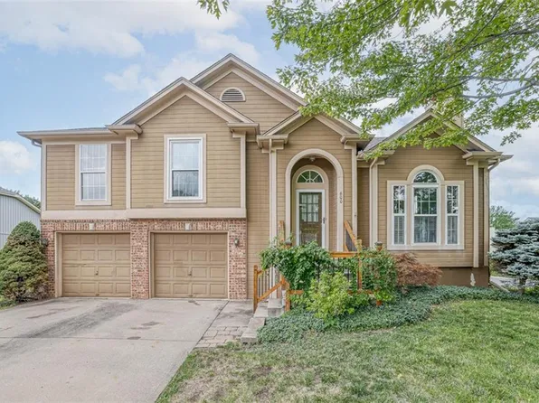 600 SE Sumpter Dr, Lees Summit, MO 64063