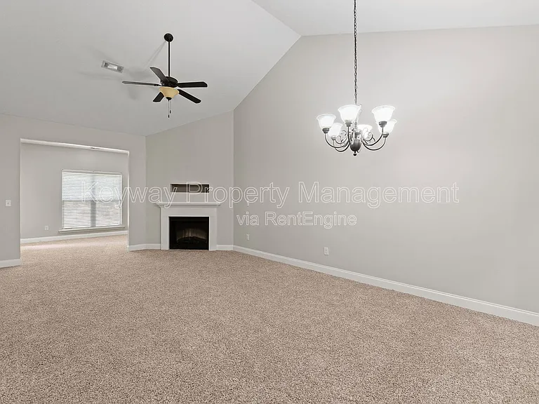366 Bowen Fls — Photo 4