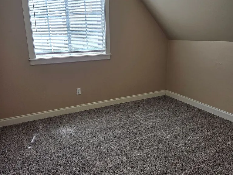 824 W Center St — Photo 3