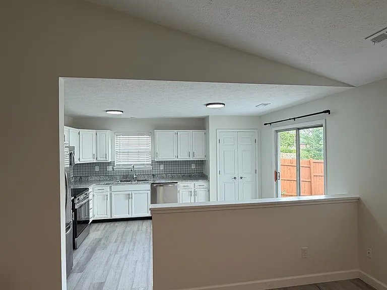 27 Lake Dr S — Photo 3