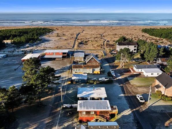1202 207th Street, Ocean Park, WA 98640