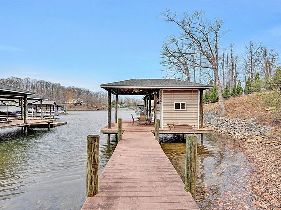 4th image of 951 Piney Point Rd